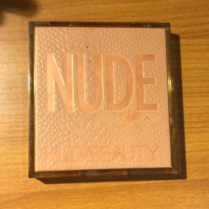 HUDA BEAUTY NUDE MEDIUM